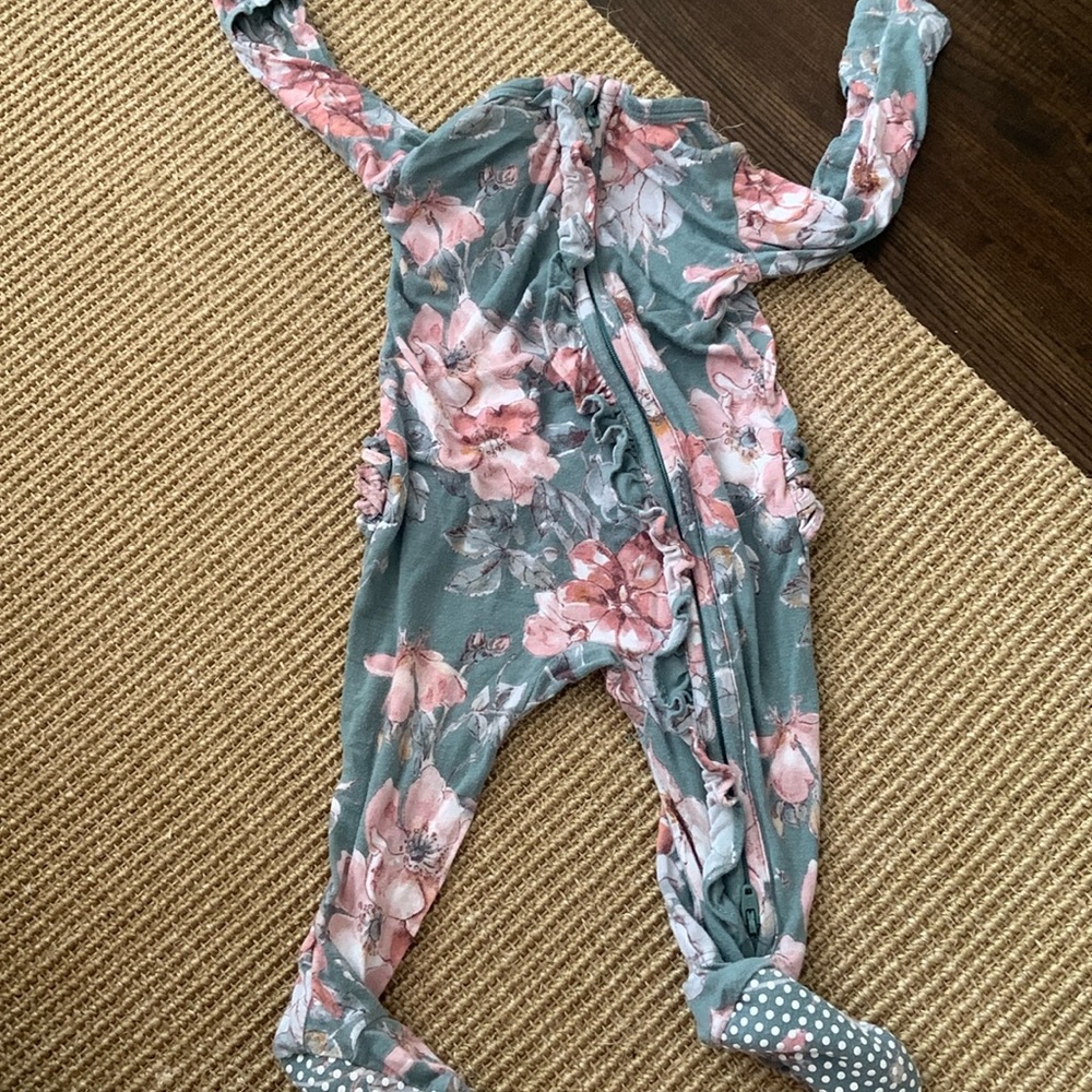 Dear angel pjs- size:3-6m